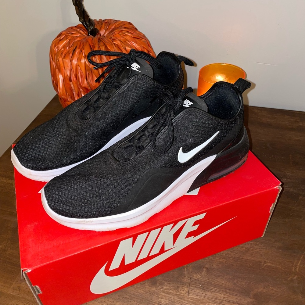 Nike Air Max Motion 2 Black and White